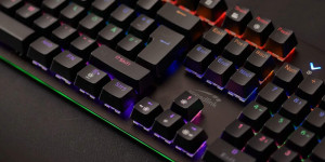 Beitragsbild des Blogbeitrags Die Speedlink Vela Led im Test: solide mechanische Gaming Tastatur zum unschlagbaren Preis