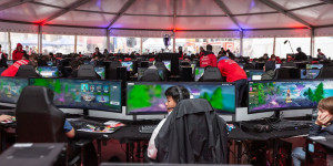 Beitragsbild des Blogbeitrags Umfrage: Jeder zweite Jugendliche strebt Karriere im E-Sports-Bereich an