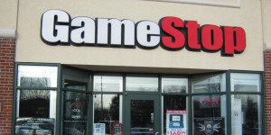Beitragsbild des Blogbeitrags GameStop: Zwei gebrauchte Games eintauschen und PS5 Speichererweiterung zum Spitzenpreis sichern