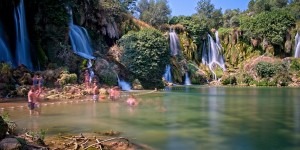 Beitragsbild des Blogbeitrags Von den Kravica Wasserfällen in Bosnien nach Albanien