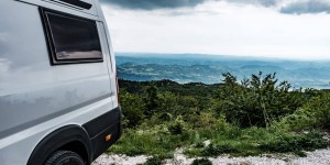 Beitragsbild des Blogbeitrags Aus dem Wohnmobil auf die Adria blicken