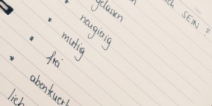 Beitragsbild des Blogbeitrags Wie möchte ich SEIN? – DIE Liste, die dir hilft, dein buntes Leben zu feiern #maximaCOMEPASS