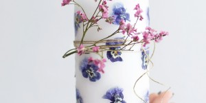 Beitragsbild des Blogbeitrags DIY Idee für den Muttertag: Kerze mit getrockneten Blumen verzieren 