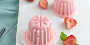 Beitragsbild des Blogbeitrags Zum Dahinschmelzen: Einfaches Erdbeer-Joghurt-Parfait – ohne Ei 