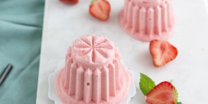 Beitragsbild des Blogbeitrags Zum Dahinschmelzen: Einfaches Erdbeer-Joghurt-Parfait – ohne Ei