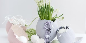 Beitragsbild des Blogbeitrags Kreative Bastelidee zu Ostern: Pappmaché Eier als Osternester, Blumentopf oder schlichte Vase 