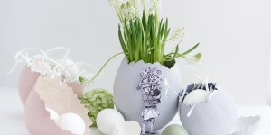Beitragsbild des Blogbeitrags Kreative Bastelidee zu Ostern: Pappmaché Eier als Osternester, Blumentopf oder schlichte Vase