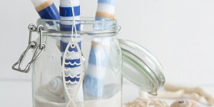 Beitragsbild des Blogbeitrags Maritimer Ringellook: Leuchtturm-Kerzen