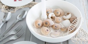 Beitragsbild des Blogbeitrags Maritime Tischdeko: Teller mit Korallenmotiv und Porzellanfarbe bemalen 