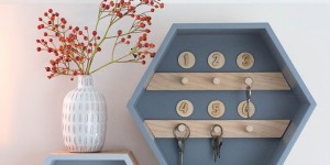 Beitragsbild des Blogbeitrags DIY Schlüsselboard aus Wandregalen von HOFER