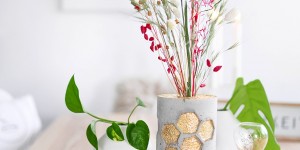 Beitragsbild des Blogbeitrags DIY: Honeycomb Vase aus Beton selber gießen 