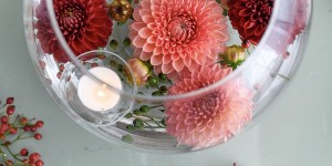 Beitragsbild des Blogbeitrags Schnelle Deko-Ideen mit blühenden Dahlien