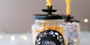 Beitragsbild des Blogbeitrags Kreativ-Adventskalender #4: Geschenkeglas + Bienenwachskerzen selber eindrehen