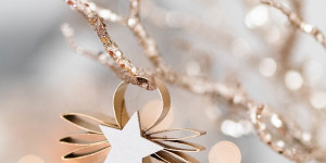 Beitragsbild des Blogbeitrags Kreativ-Adventskalender #20: Weihnachtsengel aus Papprollen