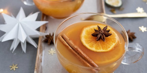 Beitragsbild des Blogbeitrags Kreativ-Adventskalender #24: Rezept für fruchtigen Glüh-Gin