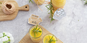 Beitragsbild des Blogbeitrags Kleines Geschenk als Danke für fleißige (Umzugs-)Helfer: Schneller Schokoladen-Orangen-Likör mit Rosmarin