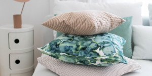 Beitragsbild des Blogbeitrags Ice Dye | Richtig cool: Tolle Muster auf Stoff färben mit Eiswürfel
