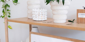 Beitragsbild des Blogbeitrags DIY | Mit Materialien aus dem Baumarkt zur trendigen Deko-Vase in Steinoptik