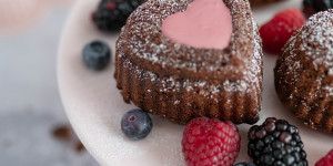 Beitragsbild des Blogbeitrags Schokolade-Küchlein für Verliebte (und alle anderen Naschkatzen) + 5 Gründe warum ich den Valentinstag feiere