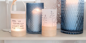 Beitragsbild des Blogbeitrags DIY Sommer(tisch)deko: Windlichter für drinnen und draußen
