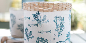 Beitragsbild des Blogbeitrags Maritimer Stoffdruck mit Stempel & eine schnelle Deko-Idee
