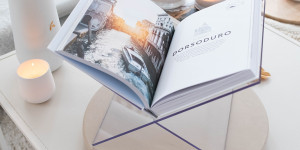 Beitragsbild des Blogbeitrags So wird jedes Buch zum Deko-Highlight: Modernes Display aus transparentem Plexiglas selber bauen 