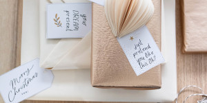 Beitragsbild des Blogbeitrags Kreativ schenken: Kostenlose Weihnachtsanhänger für deine Geschenkideen 
