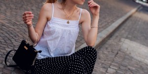 Beitragsbild des Blogbeitrags Ready for the next BBQ: Sommerliches Outfit mit Spitzentop, gepunkteter Hose & Loafers