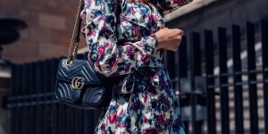 Beitragsbild des Blogbeitrags Berlin Fashion Week Look II: Sommerkleid, Gucci Princetown Slipper & Statement Sonnenbrille 