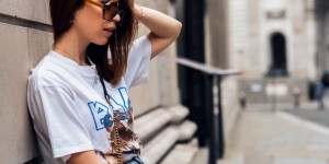 Beitragsbild des Blogbeitrags Shopping Inspo: Die schönsten Statement Shirts für den Herbst