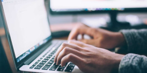 Beitragsbild des Blogbeitrags Muss WordPress gewartet werden?