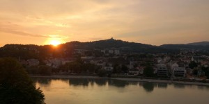 Beitragsbild des Blogbeitrags Die 5 besten Plätze für den Sonnenuntergang in Linz 