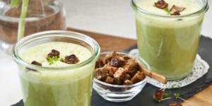 Beitragsbild des Blogbeitrags Rucki zucki Erbsensuppe mit Croutons 