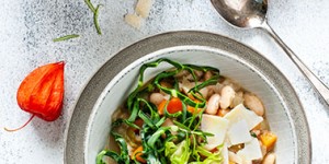 Beitragsbild des Blogbeitrags Ribollita – toskanische Bohnensuppe mit Mangold