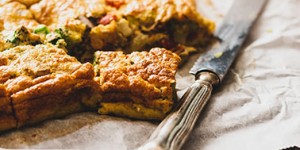Beitragsbild des Blogbeitrags Einfache Frittata mit Gemüse aus dem Ofen