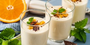 Beitragsbild des Blogbeitrags Topfencreme (Quarkcreme) mit Orange und Schokostückchen 