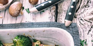 Beitragsbild des Blogbeitrags Schneller Brokkoliauflauf mit Champignons und Schinken