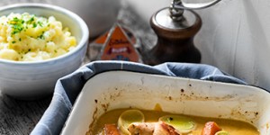 Beitragsbild des Blogbeitrags Hühnerrouladen mit Kartoffelstampf in würziger Sauce