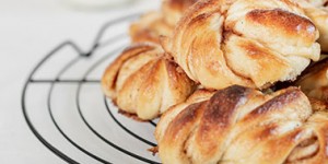 Beitragsbild des Blogbeitrags Schwedische Zimtschnecken – einfach und lecker