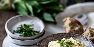 Beitragsbild des Blogbeitrags Schneller Eiersalat mit Bärlauch