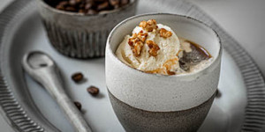Beitragsbild des Blogbeitrags Affogato al caffè mit karamellisierten Walnüssen 