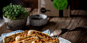 Beitragsbild des Blogbeitrags Vegetarische Rostbratwürstchen auf Coleslaw