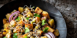 Beitragsbild des Blogbeitrags Deftige Pfanne mit selbstgemachter veganer Leberwurst