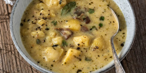 Beitragsbild des Blogbeitrags Herzhafte Kartoffelsuppe mit Steinpilzen