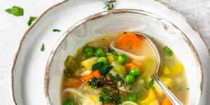Beitragsbild des Blogbeitrags Klassische Gemüsesuppe nach Omas Rezept 