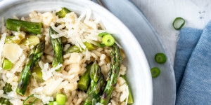 Beitragsbild des Blogbeitrags Spargelrisotto mit grünem Spargel