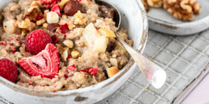 Beitragsbild des Blogbeitrags Apfel Zimt Porridge einfach selber machen 