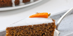 Beitragsbild des Blogbeitrags Saftiger Karottenkuchen mit Nüssen