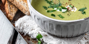 Beitragsbild des Blogbeitrags Cremige Bärlauch Suppe mit Kartoffeln