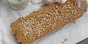 Beitragsbild des Blogbeitrags Proteinbrot mit Quinoa – glutenfrei und herzhaft 